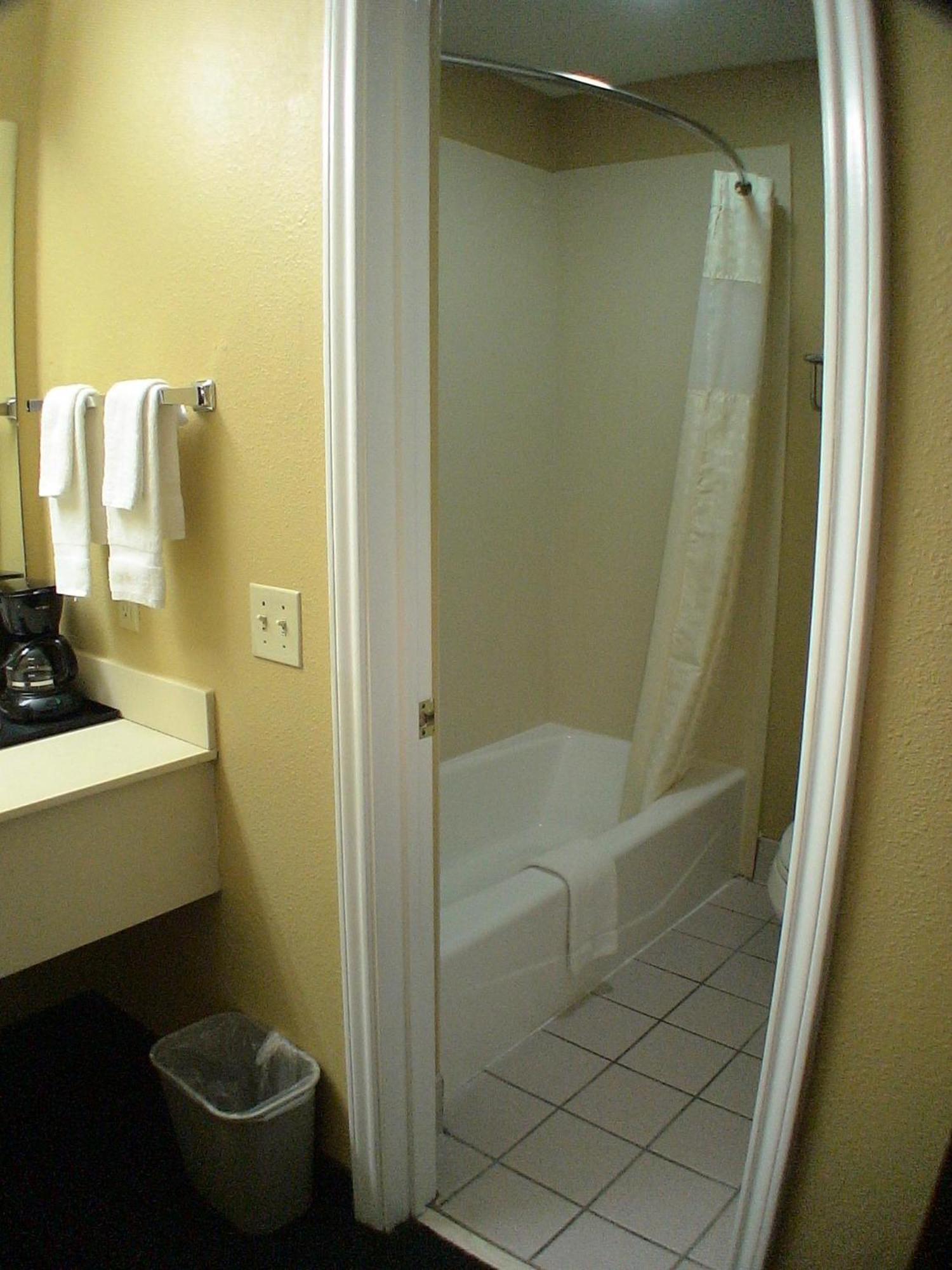 La Grange Executive Inn And Suites Екстер'єр фото